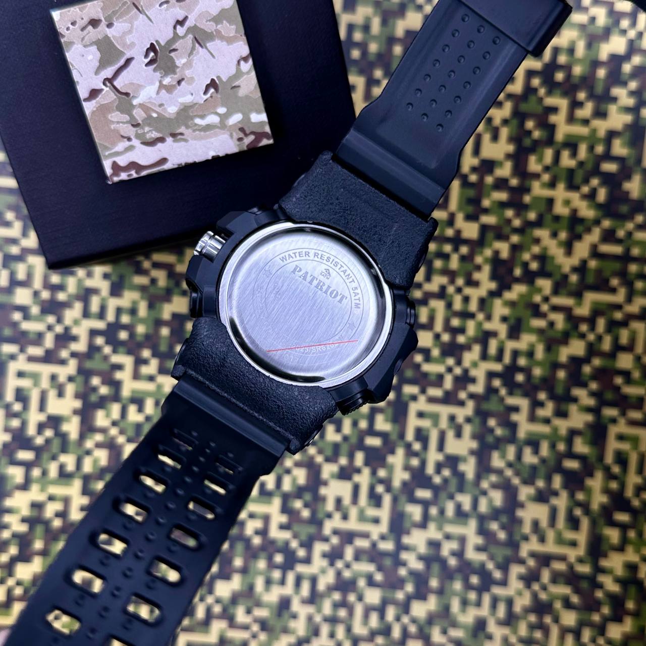 Купити Чоловічий спортивний годинник Patriot 012RD Black-Red з комбінованим циферблатом та водозахистом 5 ATM