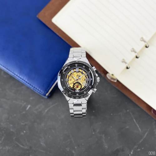 Купити Winner 8067 Silver-Black-Gold Red